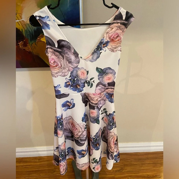 Floral dress - Picture 4 of 7